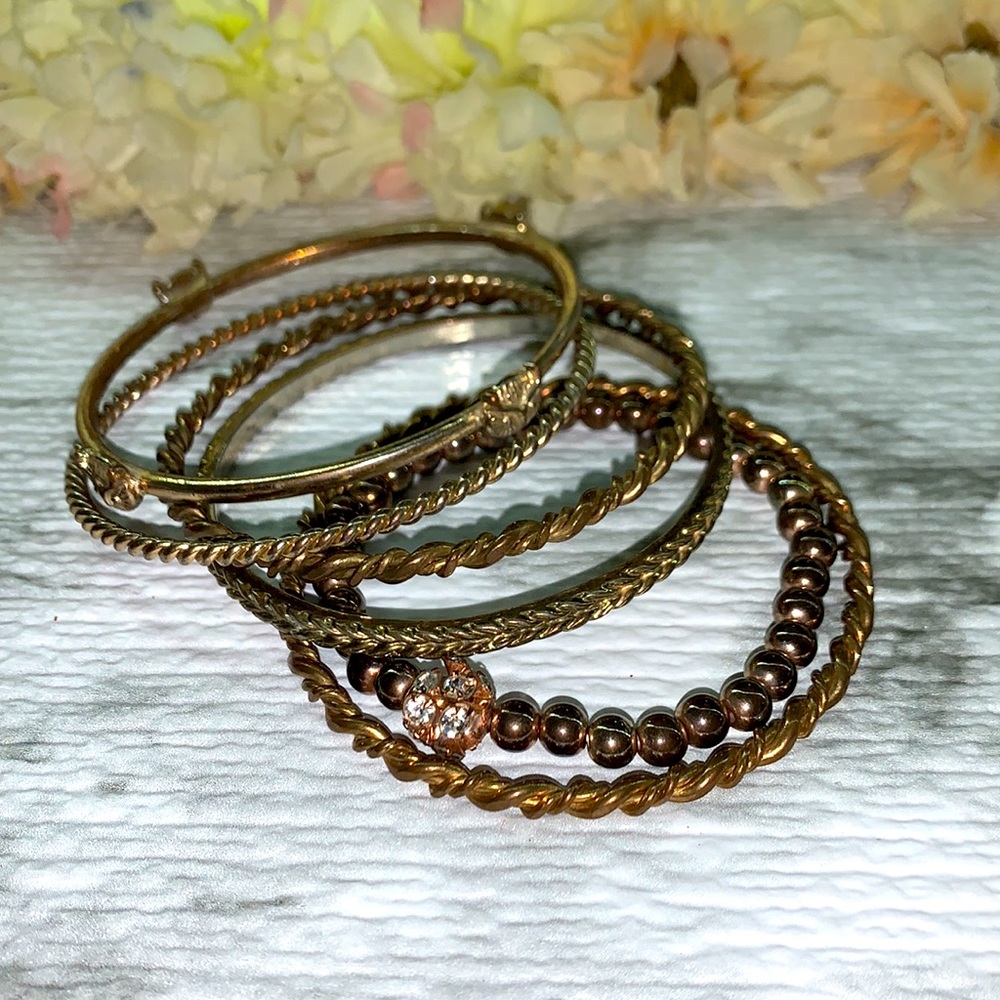 SET OF 6 Stackable Brass Bangle Bracelets! 5 Elegant Bangles & 1 Elastic Beaded